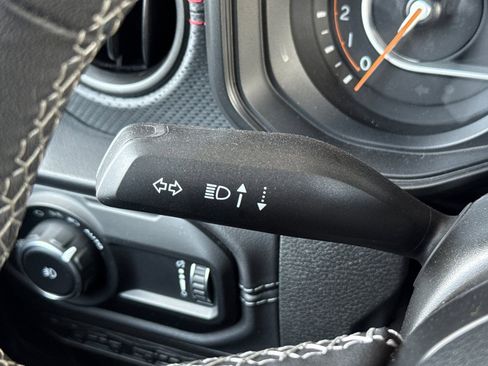 Used 2025 Jeep Wrangler Unlimited Rubicon AWD/4WD image 36