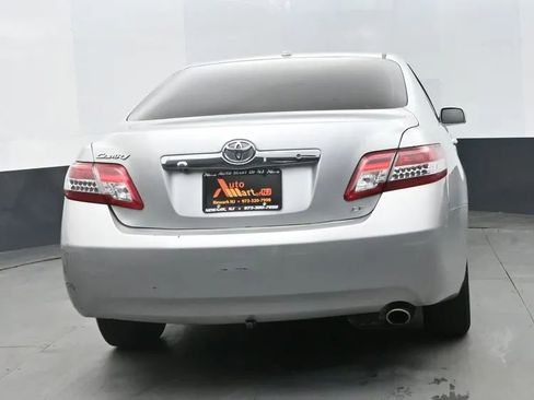 Used 2011 Toyota Camry XLE w/ SE/XLE Extra-Value Pkg image 8