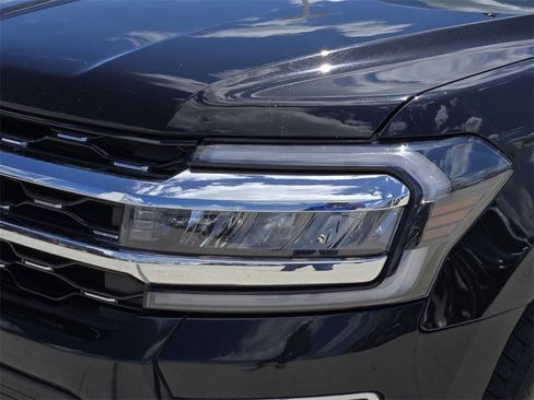 Used 2024 Ford Expedition Limited image 3