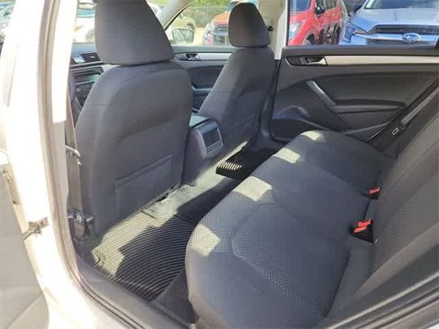 Used 2013 Volkswagen Passat 2.5 S image 16