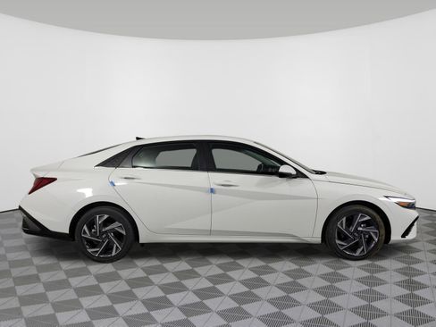 New 2025 Hyundai Elantra Limited image 2
