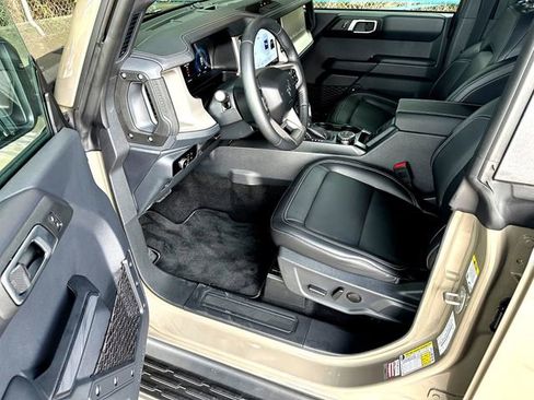 Used 2025 Ford Bronco Outer Banks AWD/4WD image 8