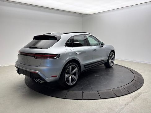 Certified 2023 Porsche Macan AWD/4WD image 7