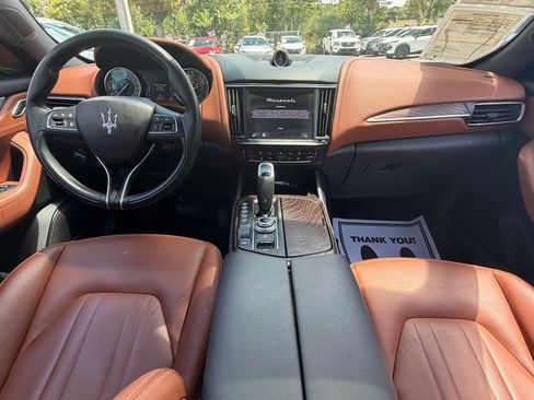 Used 2023 Maserati Levante GT AWD/4WD image 13