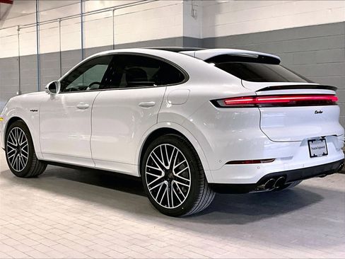 New 2026 Porsche Cayenne Turbo image 3