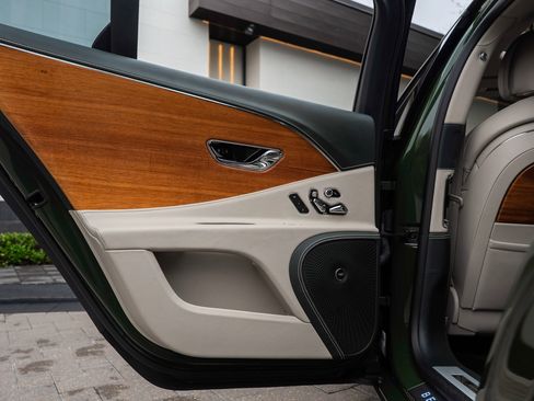 Certified 2024 Bentley Flying Spur W12 image 39