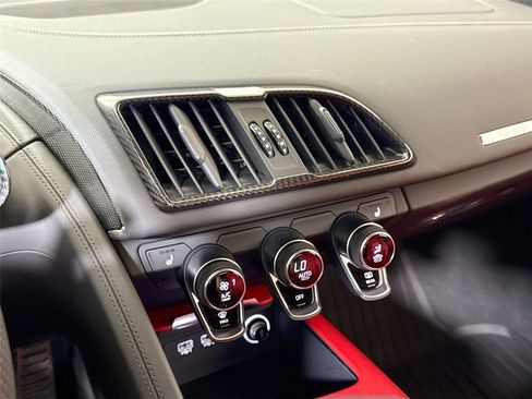 Used 2018 Audi R8 V10 w/ Premium Package image 17