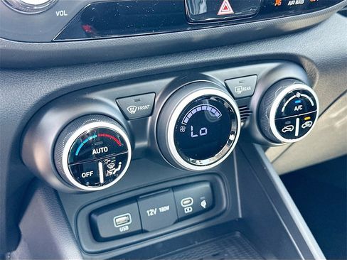 New 2025 Hyundai Venue Limited image 11