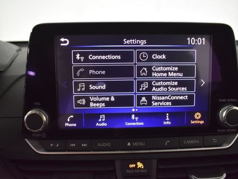 Used 2025 Nissan Altima 2.5 SV FWD image 21