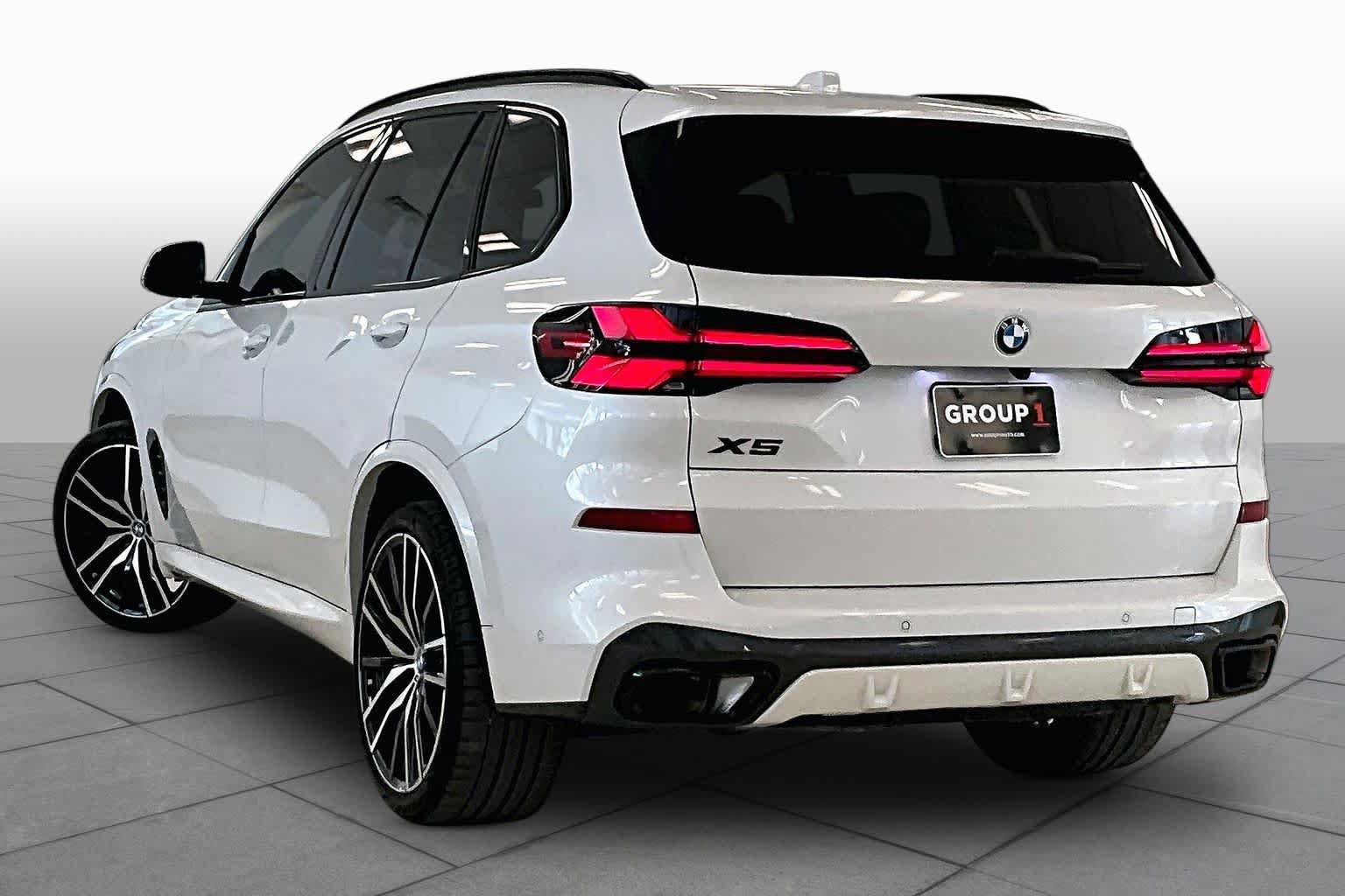 Used 2024 BMW X5 sDrive40i w/ M Sport Package RWD image 11
