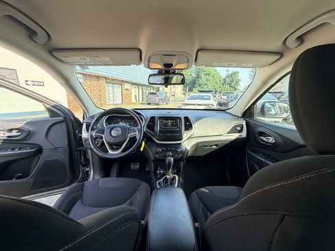 Used 2016 Jeep Cherokee Latitude AWD/4WD image 48