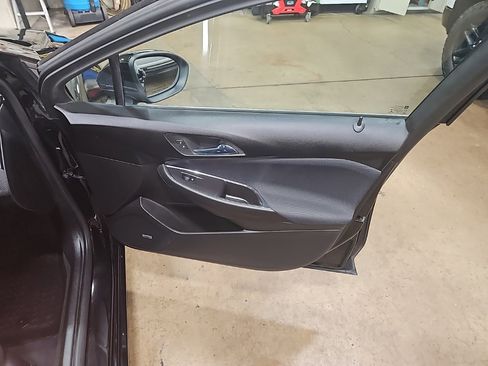 Used 2017 Chevrolet Cruze LT w/ Sun And Sound Package image 30