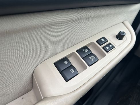 Used 2017 Subaru Outback 2.5i Premium image 18