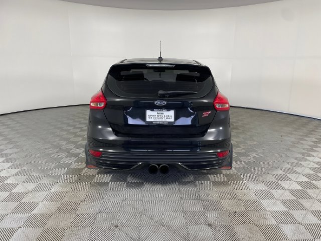 Used 2017 Ford Focus ST w/ Equipment Group 402A FWD image 17