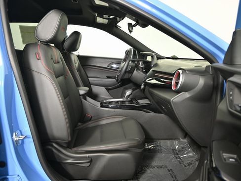 Used 2024 Chevrolet Trax RS w/ Sunroof Package image 13