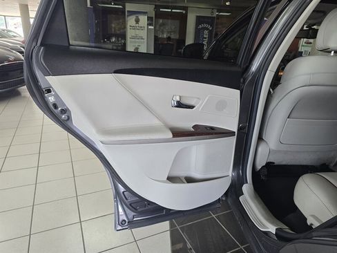 Used 2012 Toyota Venza XLE w/ XLE Premium Pkg FWD image 10