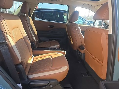 New 2026 Nissan Pathfinder Platinum image 30