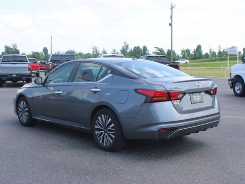 Used 2024 Nissan Altima 2.5 SV FWD image 7