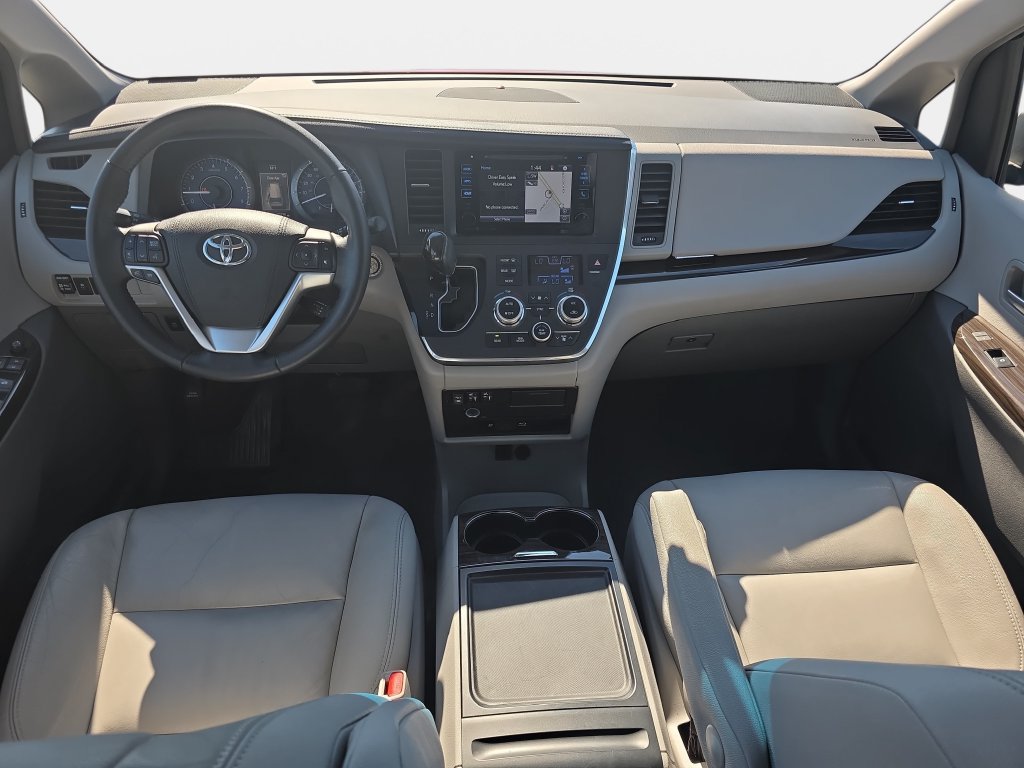 Used 2017 Toyota Sienna XLE Premium w/ Protection Package FWD image 10
