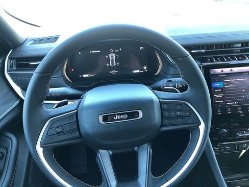 New 2025 Jeep Grand Cherokee Limited w/ Black Appearance Package image 24