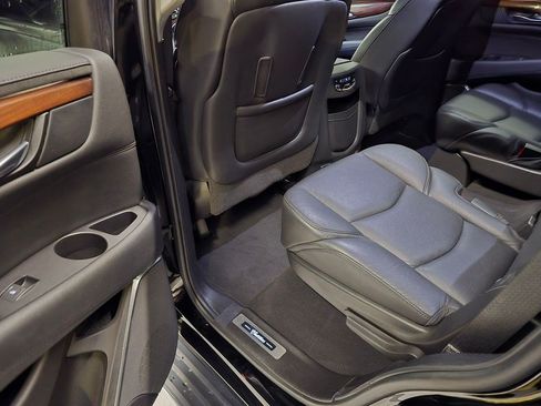 Used 2019 Cadillac Escalade Luxury AWD/4WD image 31