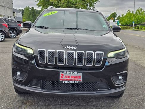 Used 2019 Jeep Cherokee Latitude Plus AWD/4WD image 2