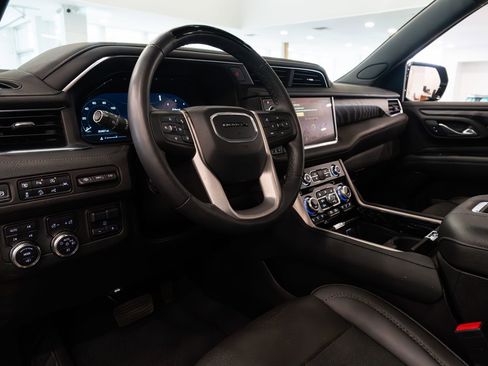 Used 2024 GMC Yukon Denali w/ Denali Reserve Package AWD/4WD image 8