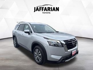 Used 2025 Nissan Pathfinder SL video 1