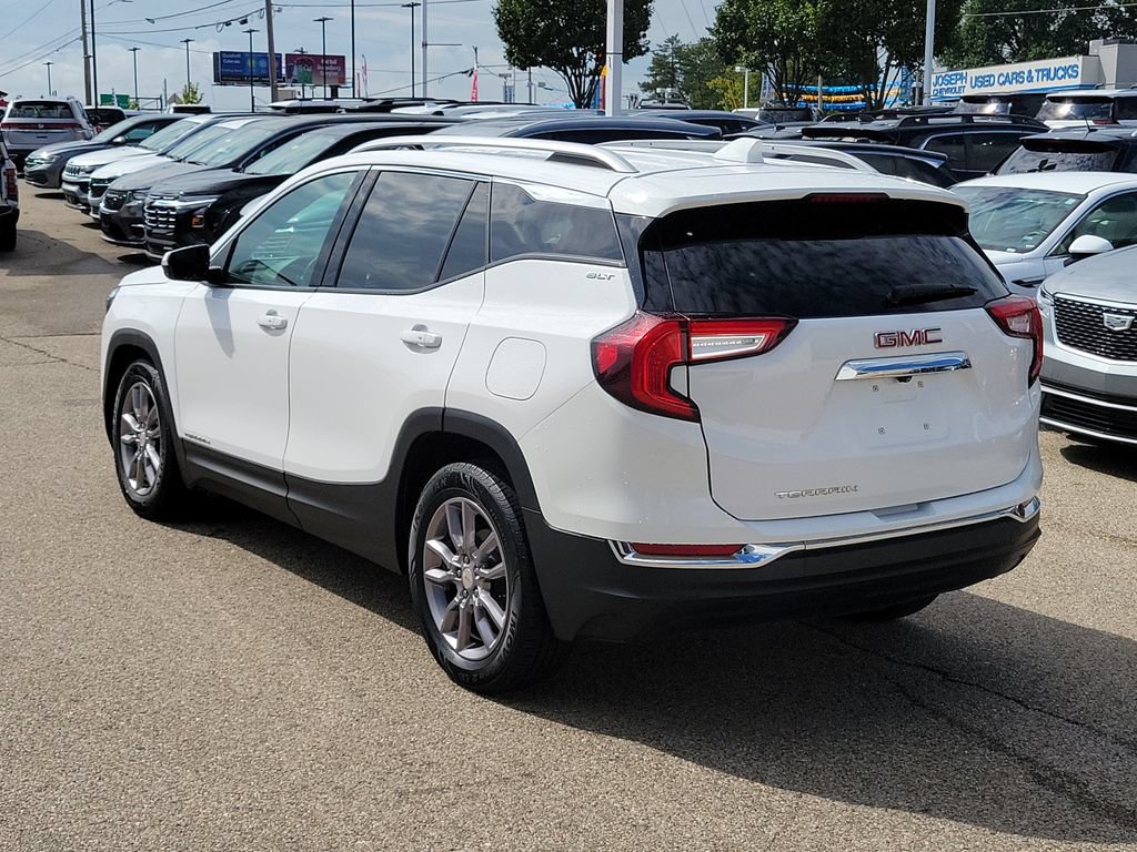 Used 2024 GMC Terrain SLT FWD image 3