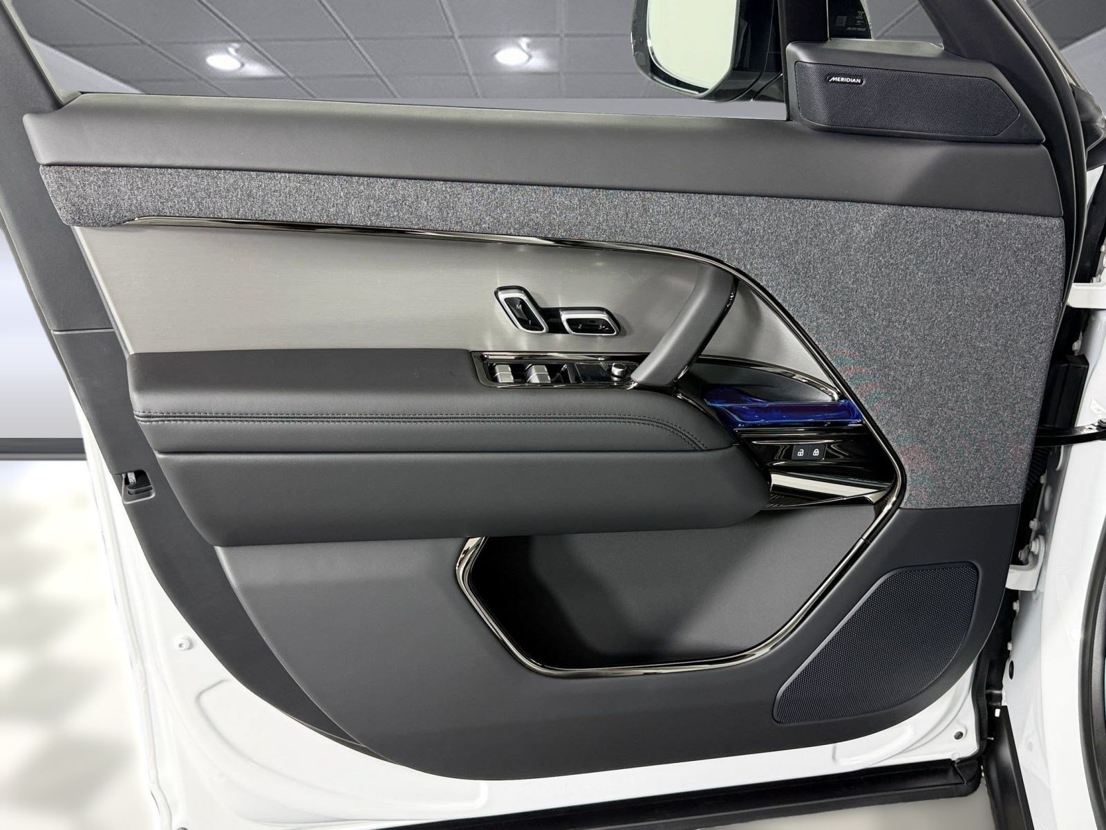 New 2026 Land Rover Range Rover Sport Dynamic SE AWD/4WD image 26