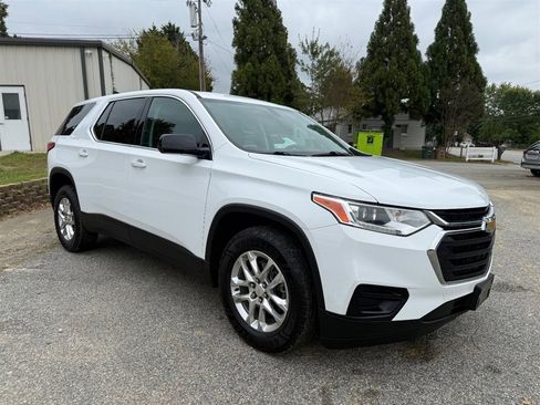 Used 2021 Chevrolet Traverse LS image 8