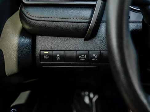 Used 2020 Toyota Camry LE image 29