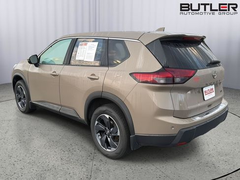 Used 2024 Nissan Rogue SV FWD image 4