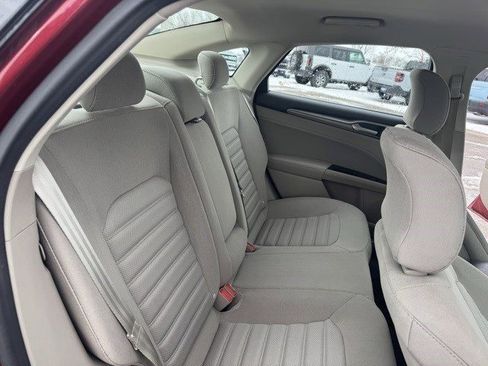 Used 2017 Ford Fusion SE image 25