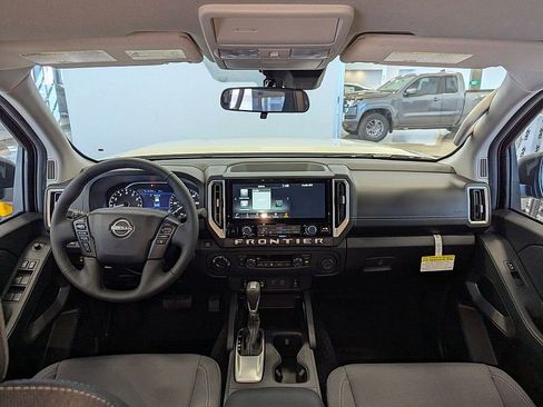 Used 2025 Nissan Frontier SV w/ SV Convenience Package image 30