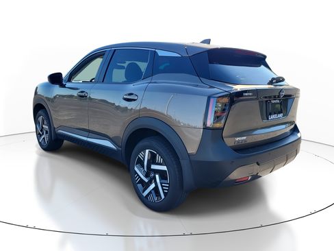 Used 2025 Nissan Kicks SV image 7