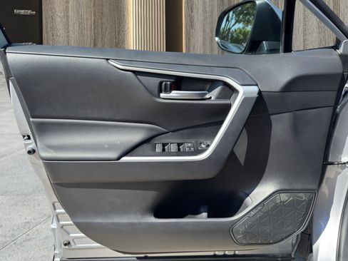 Used 2025 Toyota RAV4 XLE image 16