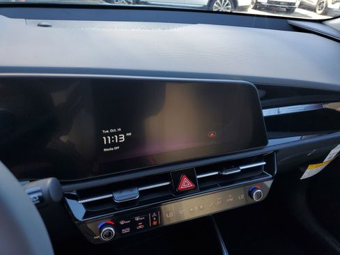 New 2025 Kia Niro EX image 19