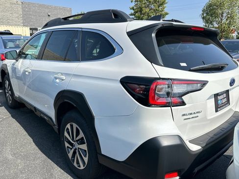 Certified 2025 Subaru Outback Premium AWD/4WD image 3