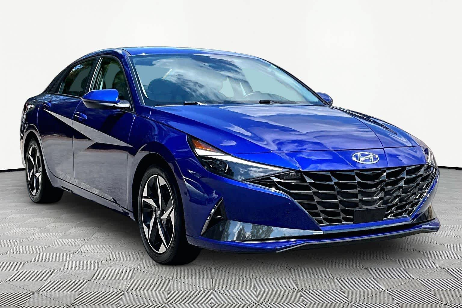 Used 2023 Hyundai Elantra Limited FWD image 3