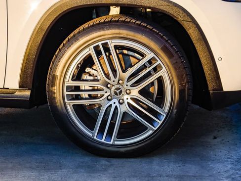 Used 2024 Mercedes-Benz GLS 450 4MATIC image 11