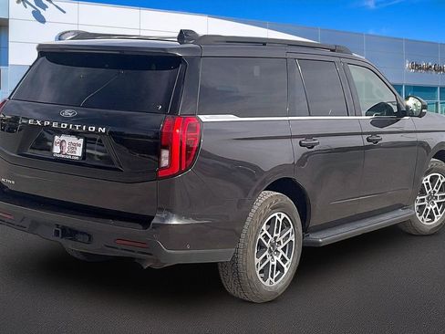 Used 2025 Ford Expedition Active AWD/4WD image 2
