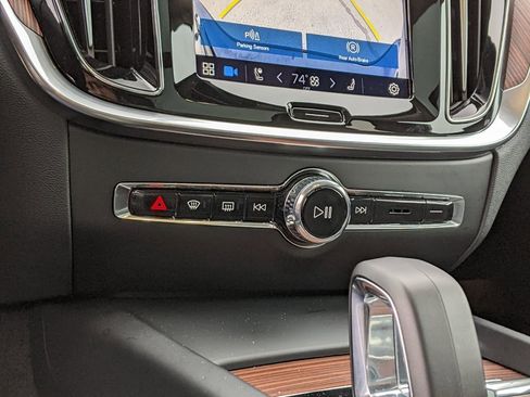 Certified 2025 Volvo V60 B5 Cross Country Plus image 18