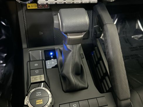 Used 2025 Toyota 4Runner Limited image 30