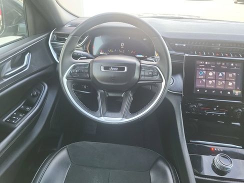 Used 2024 Jeep Grand Cherokee Altitude image 14