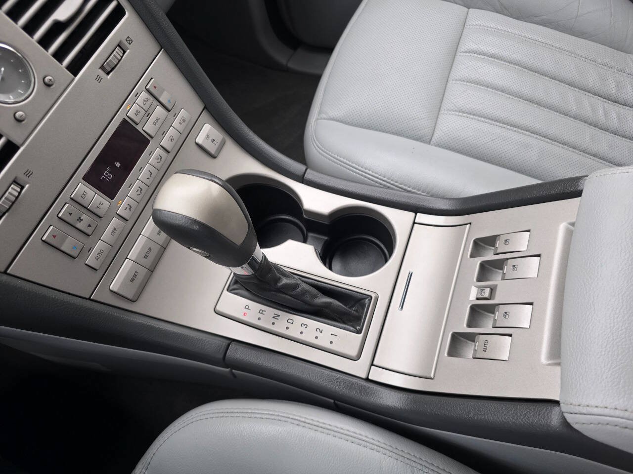 Used 2005 Lincoln Aviator AWD image 19