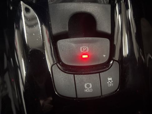 Used 2021 Toyota C-HR XLE image 19