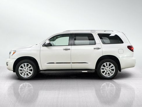 Used 2019 Toyota Sequoia Platinum AWD/4WD image 2