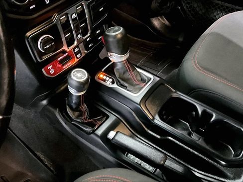 Used 2021 Jeep Wrangler Unlimited Rubicon w/ LED Lighting Group AWD/4WD image 18