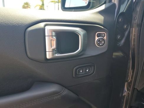 Used 2020 Jeep Wrangler Unlimited Sahara AWD/4WD image 20